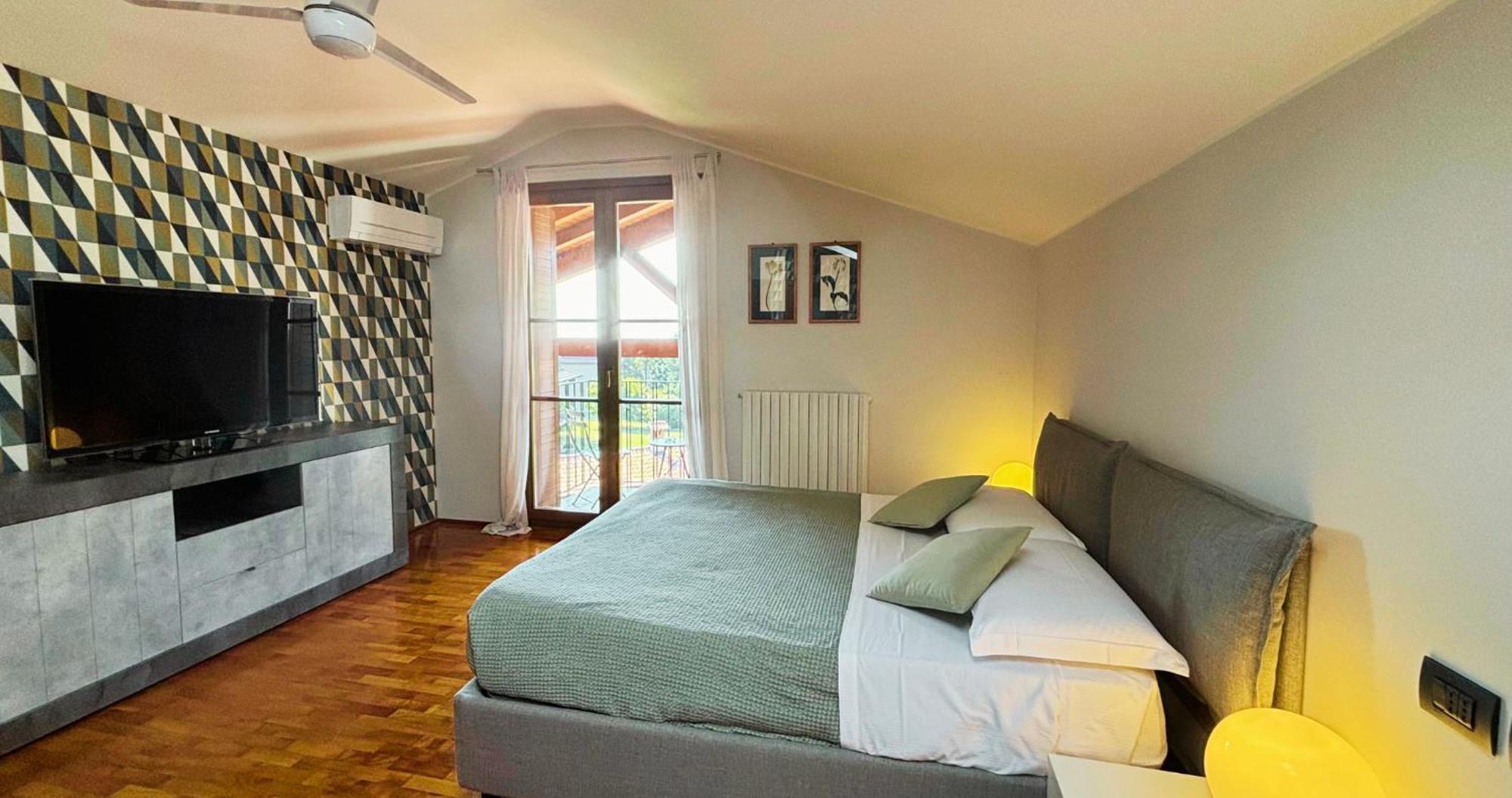 Casa Ceruti Bed & Breakfast Villa Guardia Exterior photo